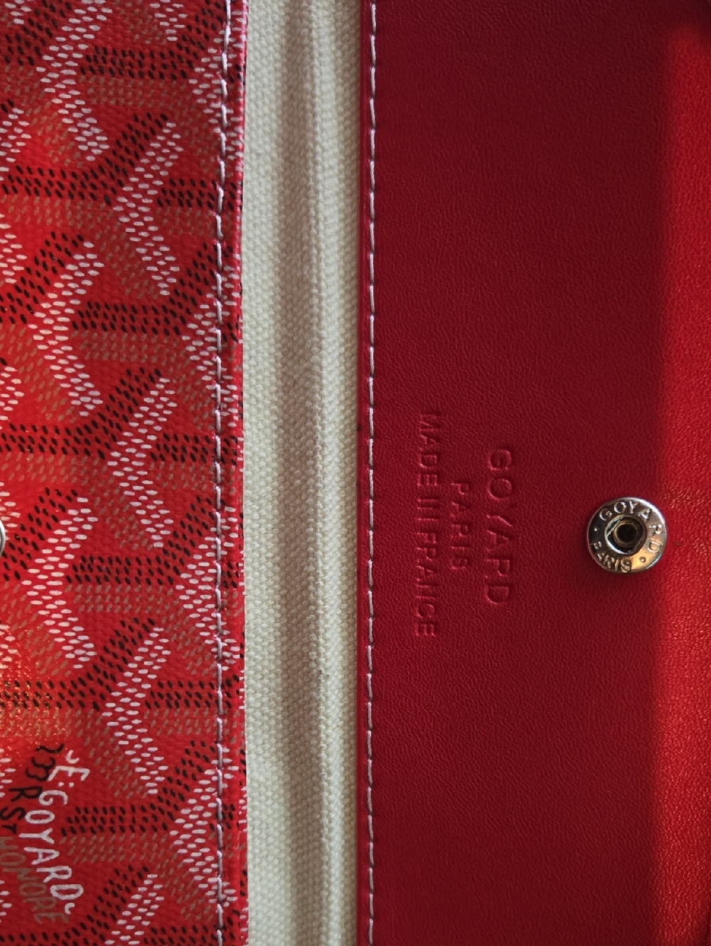 Red Pouchette - Picture 3 of 3
